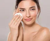 Nên tẩy trang hằng ngày thế nào để da luôn sạch và hạn chế mụn?