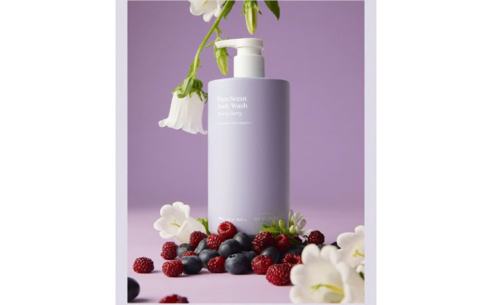 Sữa tắm thuần chay dưỡng ẩm chuyên sâu hương hoa thanh lịch và quả mọng Beyond Pure Scent Merry Berry Body Wash 700ml