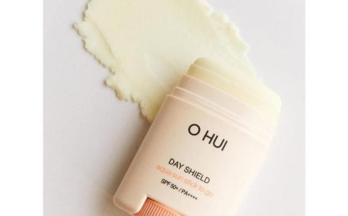 Thỏi chống nắng cấp ẩm mát da OHUI Day Shield Aqua Sun Stick To Go SPF50+/PA++++ 14g