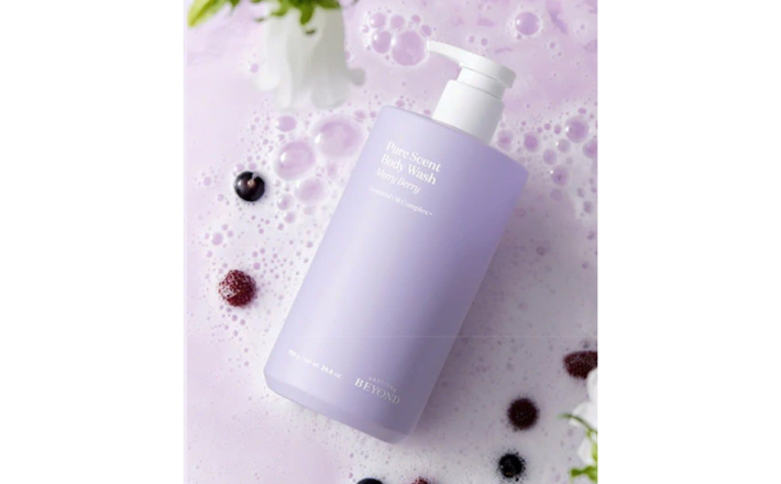 Sữa tắm thuần chay dưỡng ẩm chuyên sâu hương hoa thanh lịch và quả mọng Beyond Pure Scent Merry Berry Body Wash 700ml