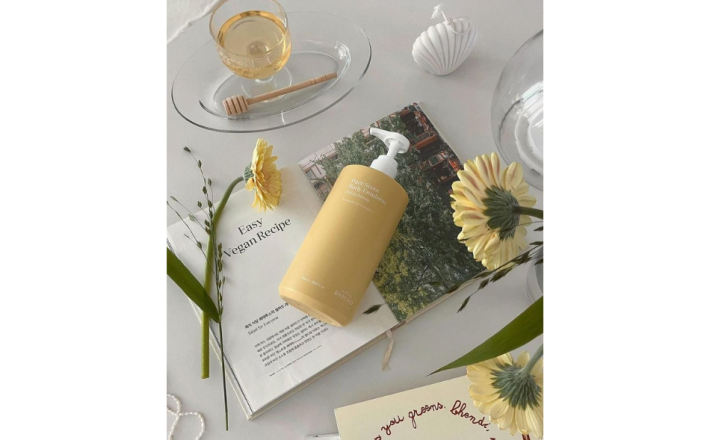 Sữa tắm thuần chay dưỡng ẩm chuyên sâu mùi xạ hương ấm và mật ong ngọt ngào Beyond Pure Scent in Honey Body wash 700ml