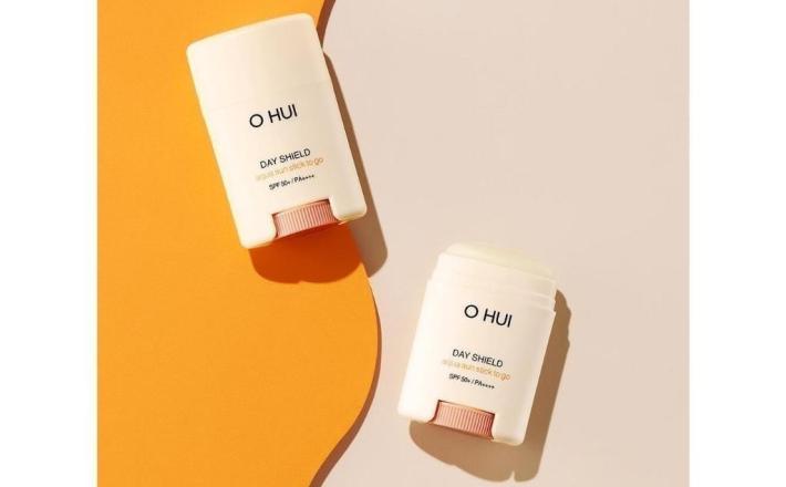 Thỏi chống nắng cấp ẩm mát da OHUI Day Shield Aqua Sun Stick To Go SPF50+/PA++++ 14g