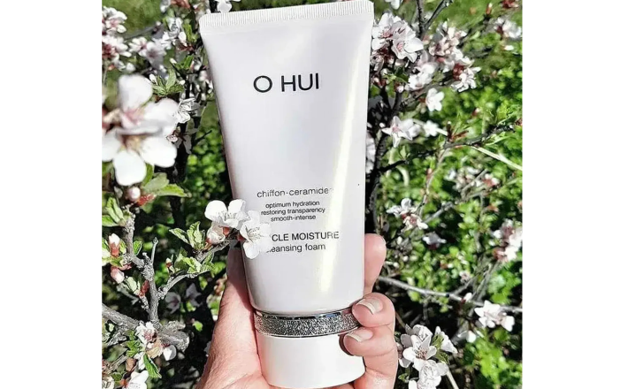 Sữa rửa mặt dưỡng trắng da OHUI Extreme Bright Cleansing Foam 160ml