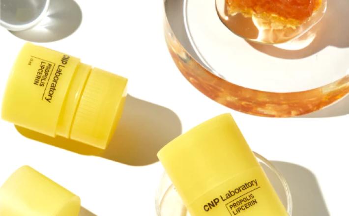 Son dưỡng môi keo ong đa năng (Lipcerin) phục hồi và giữ ẩm môi kéo dài đến 12 giờ CNP Laboratory Propolis Lipcerin 15ml