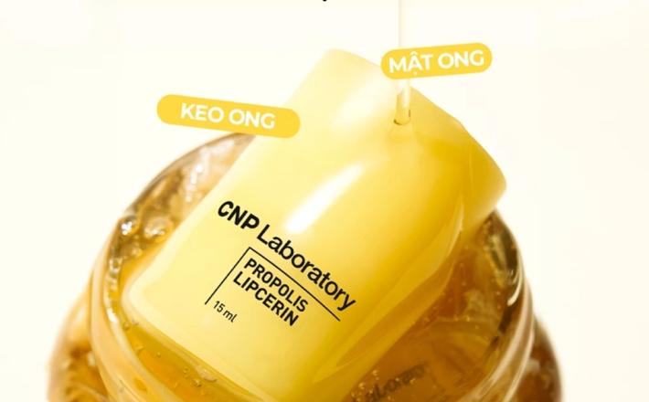 Son dưỡng môi keo ong đa năng (Lipcerin) phục hồi và giữ ẩm môi kéo dài đến 12 giờ CNP Laboratory Propolis Lipcerin 15ml