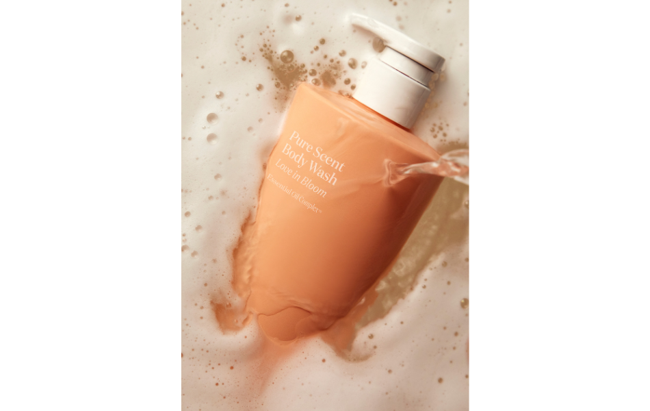 Sữa tắm thuần chay dưỡng ẩm chuyên sâu kết cấu kem mịn và hương hoa quyến rũ Beyond Pure Scent Love in Bloom Body wash 700ml