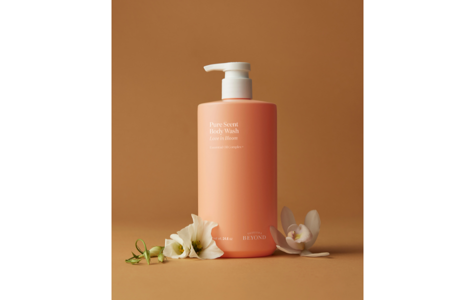 Sữa tắm thuần chay dưỡng ẩm chuyên sâu kết cấu kem mịn và hương hoa quyến rũ Beyond Pure Scent Love in Bloom Body wash 700ml