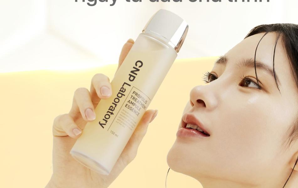 Nước thần keo ong (tiền tinh chất) dưỡng da giúp phục hồi làn da CNP Laboratory Propolis Treatment Ampule Essence 150ml