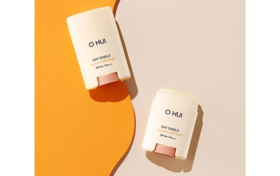 Thỏi chống nắng cấp ẩm mát da OHUI Day Shield Aqua Sun Stick To Go SPF50+/PA++++ 14g